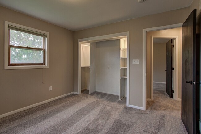 Building Photo - 2943 Weaver Rd