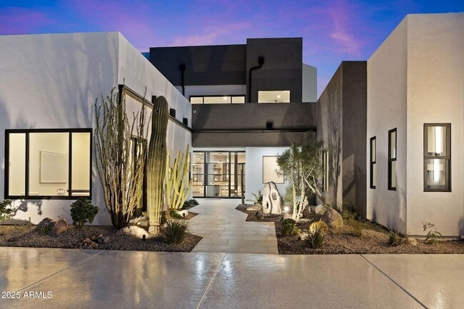 Building Photo - 3135 E Palo Verde Dr