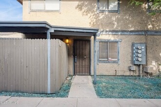 Building Photo - 286 W Palomino Dr