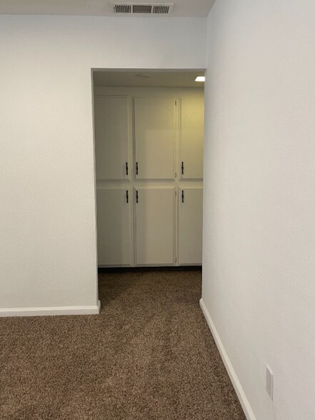 Building Photo - 1009 Nimrod Ct