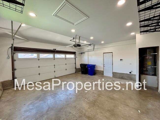 Building Photo - 9754 Willow Wood Dr