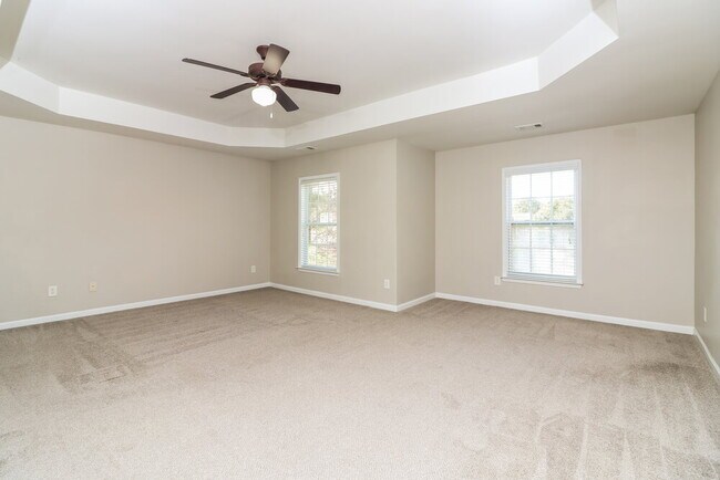 Building Photo - 251 Palisades Dr