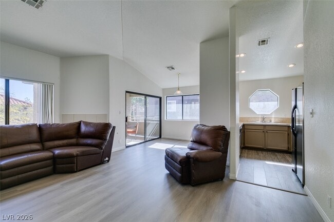 Building Photo - 5054 S Rainbow Blvd