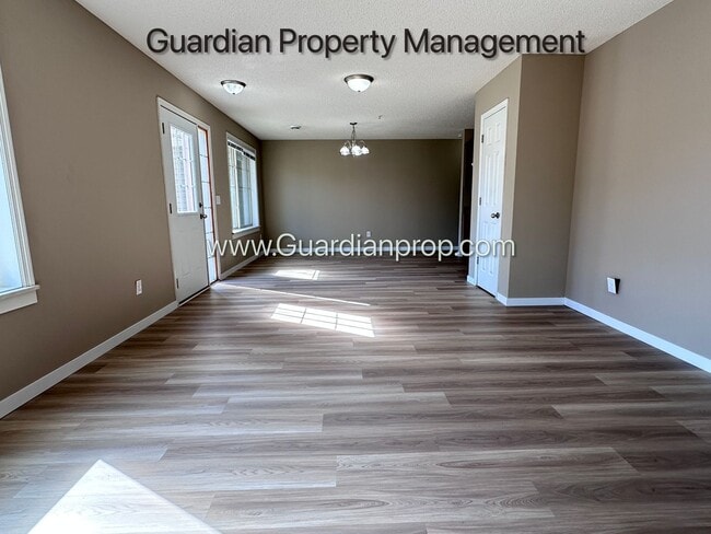 Building Photo - Brooklyn Park End Unit Town Home, Dishwasher, Washer/Dryer, Dedicated Office