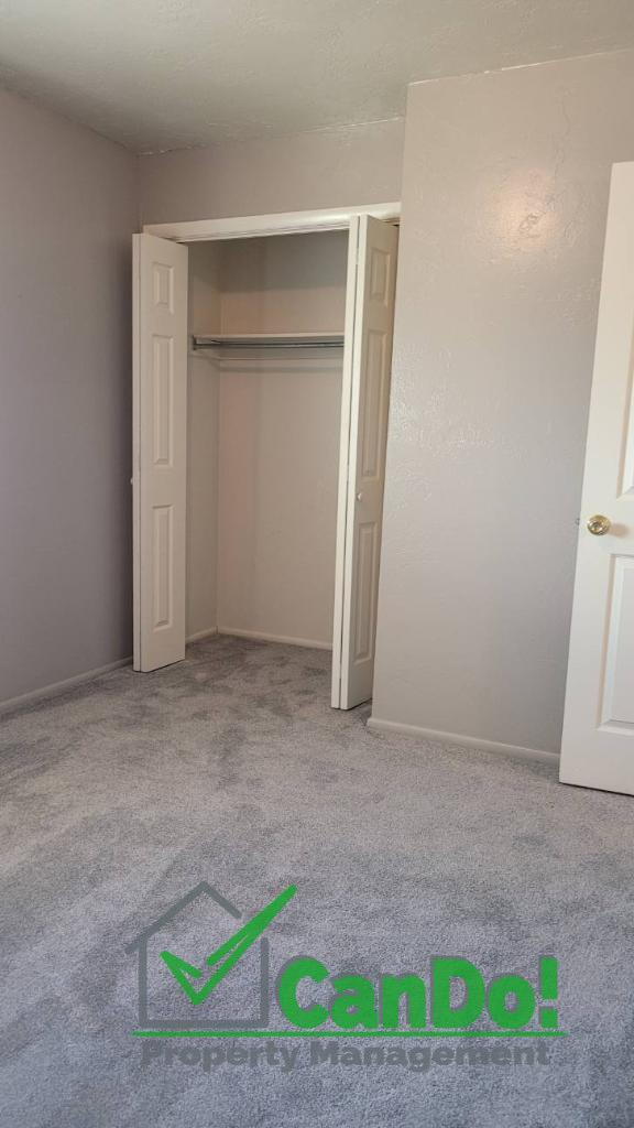 Building Photo - Newly remodeled 2 bedroom, 1.5 bathroom townhome in Blackfoot with Fiber Internet- Available now!