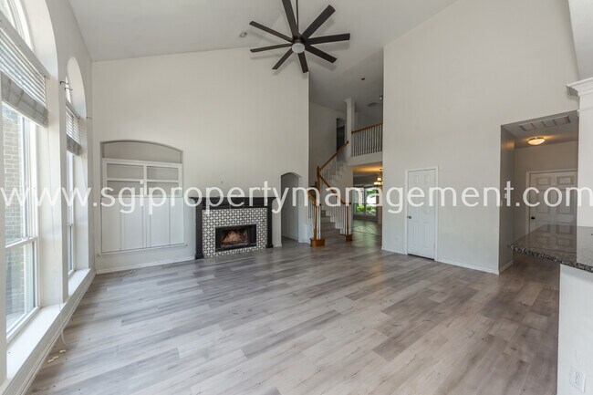 Building Photo - 6001 Pinwood Cir