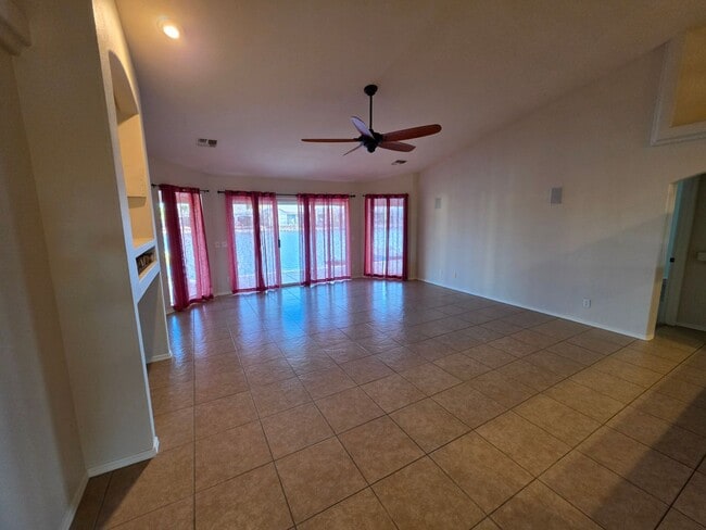 Building Photo - 2021 Lago Grande Cir