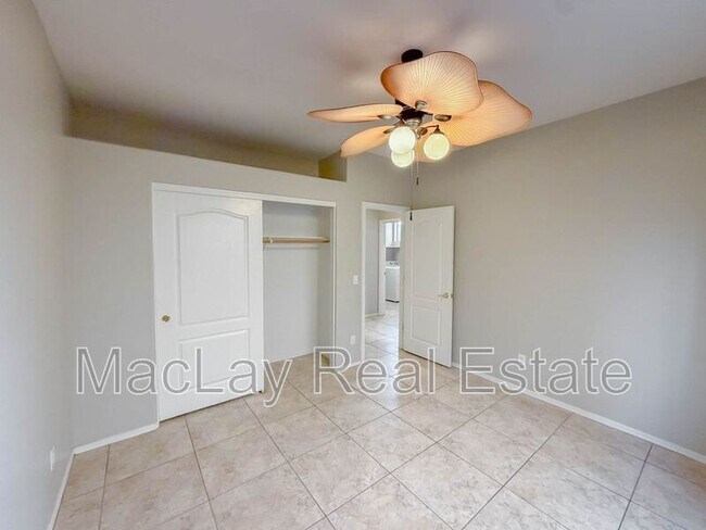 Building Photo - 203 W Cedar Dr
