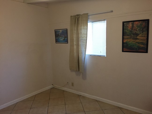 The room for rent - 172 N Winton Ave