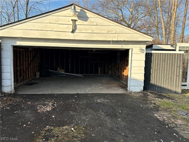 Building Photo - 11702 Brookfield Ave