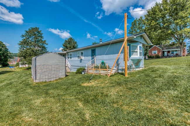 Building Photo - 760 Henry St