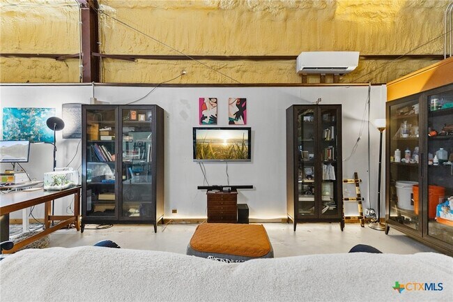 Building Photo - 218 Alexandra Ln