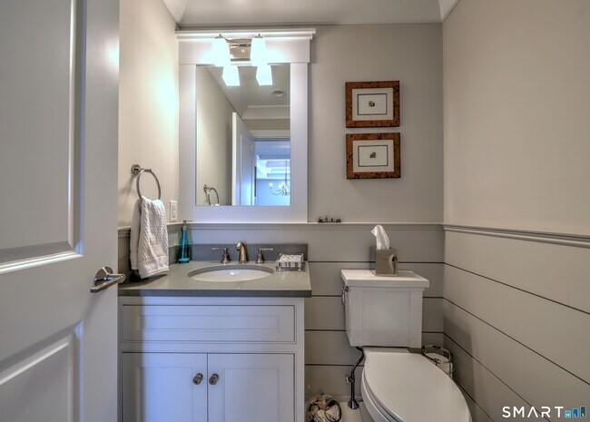 Building Photo - 30 Narrow St