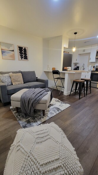 Building Photo - 2119 Las Colinas Ave