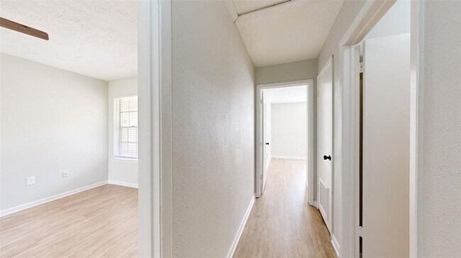 Building Photo - 1443 Hawk Tree Dr