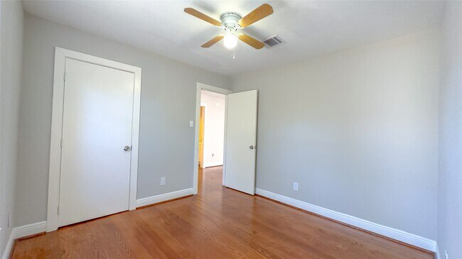 Building Photo - 9923 Farrell Dr