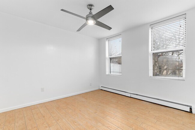 Building Photo - 324 70th St