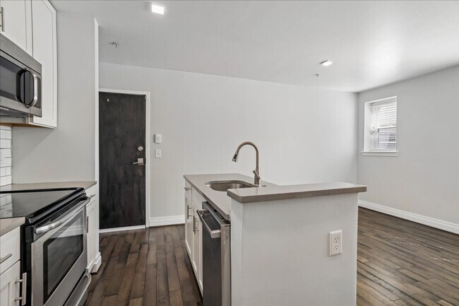 Building Photo - RAZDCPROPERTIES TRUST