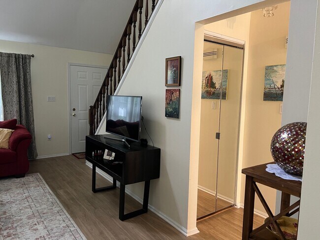 Building Photo - 248 Tintern Ct