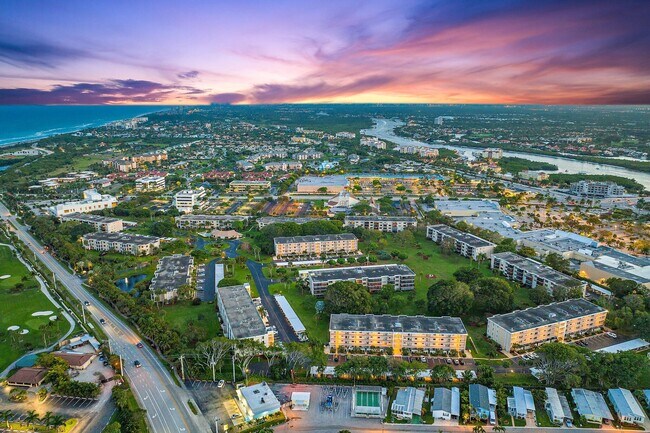 Building Photo - 300 N Hwy A1A
