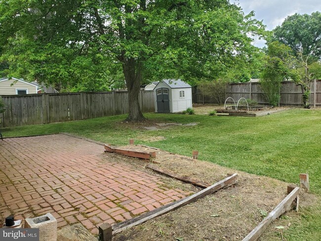Building Photo - 1606 Lafayette Dr