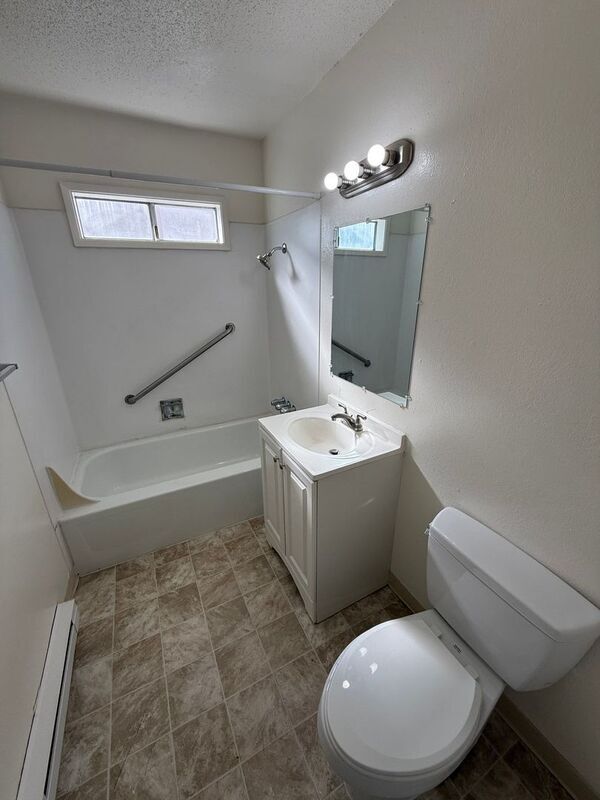 Building Photo - 550 SW Levens St