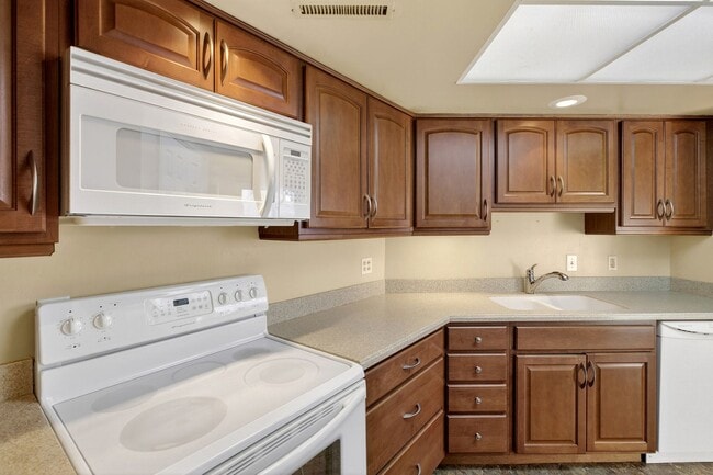 Building Photo - Creekside 1st floor unit Showing Saturday 1/31 10am-10:15am