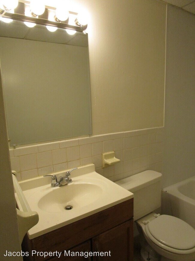 Building Photo - 6180 Circle Dr