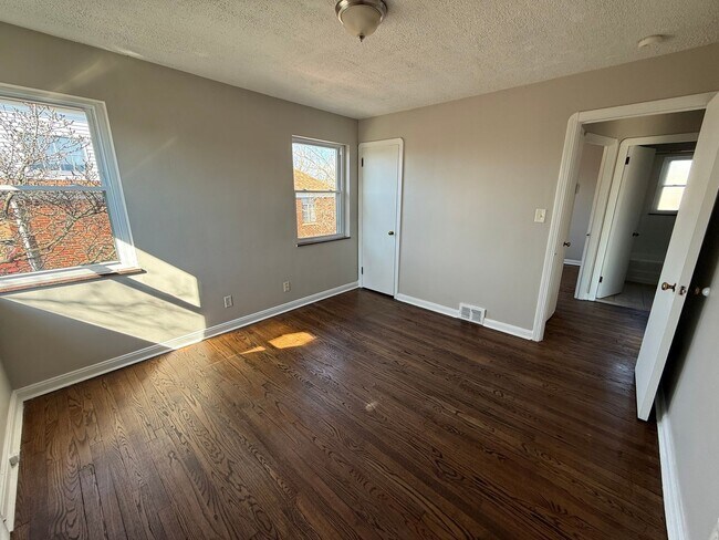 Building Photo - 4101 Ridge Rd