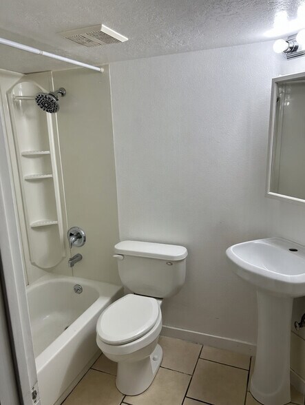 Building Photo - 10658 S Poplar Grv Dr