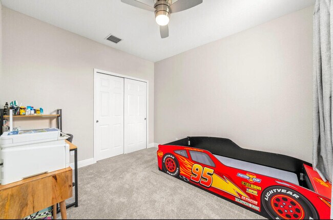 Building Photo - 2011 NW Cataluna Cir