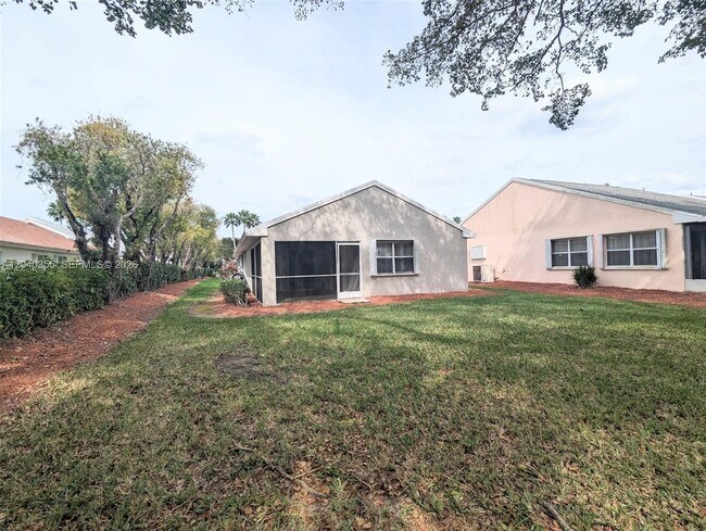 Building Photo - 532 SE 21st Dr