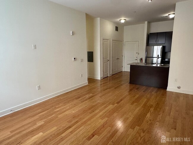 Building Photo - 88 Roosevelt Ave