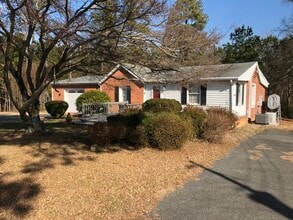 Building Photo - 681 Kinderhook Pike