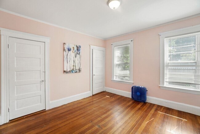 Building Photo - 318 Concord St