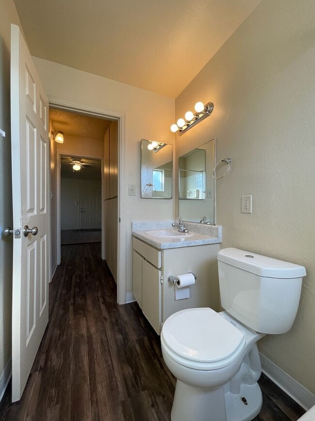 Building Photo - Downstairs 1-Bedroom Apartment, Private Patio, New Carpet & On-Site Laundry