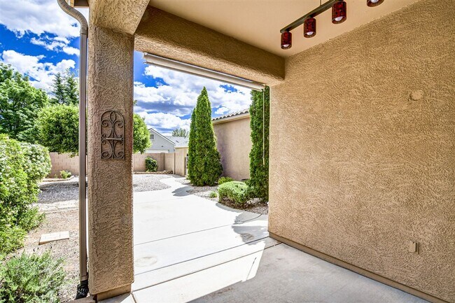 Building Photo - 3 bedroom 2 bathroom home for Rent in StoneRidge!