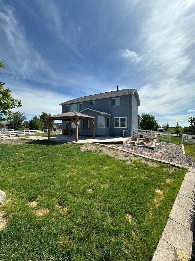 Building Photo - Stunning and HUGE 5BD/3.5BA in Paint Brush...