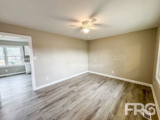 Building Photo - 530 Hillcrest Ave