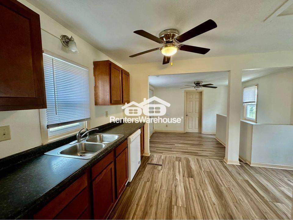 Building Photo - 703 Prairie St