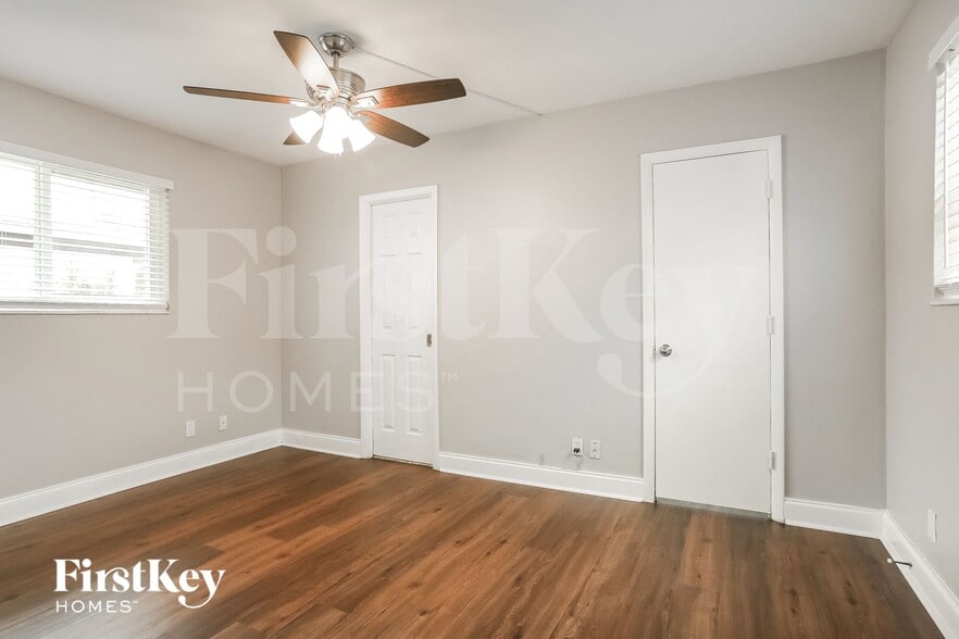 Building Photo - 6119 NW 18th Ct