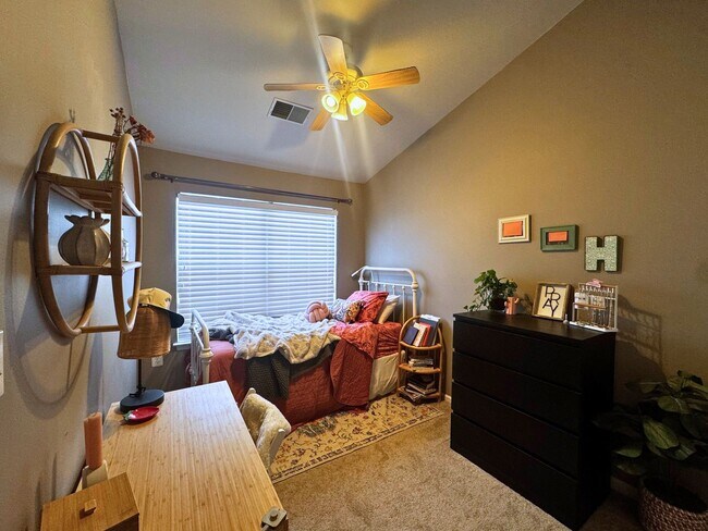 Building Photo - Well-Located 3BR, 2-Full, and 2-Half Bath Townhouse w/ One-Car Garage in Sterling, VA