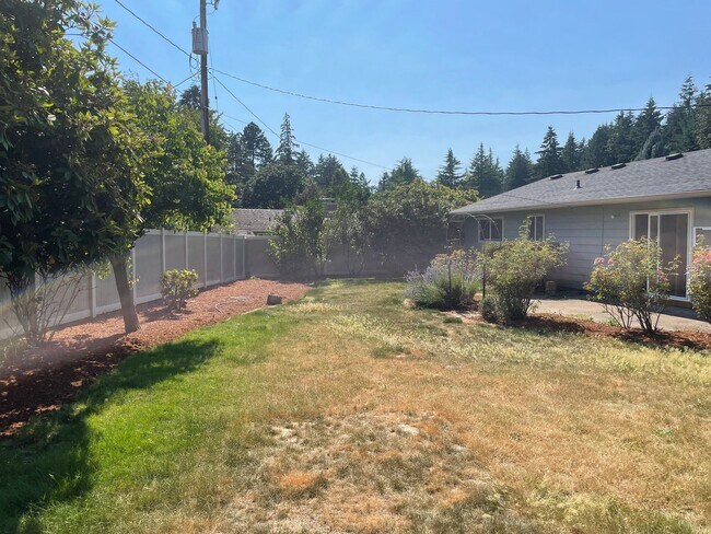Building Photo - 5005 Eureka Way