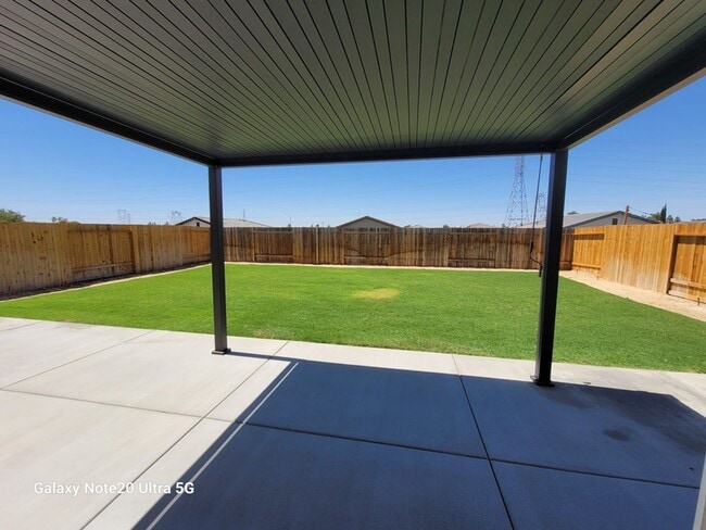 Building Photo - Gorgeous home located in Northeast Bakersf...