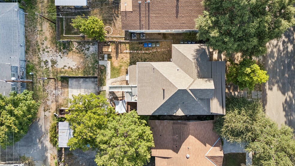 Building Photo - 1025 W Craig Pl