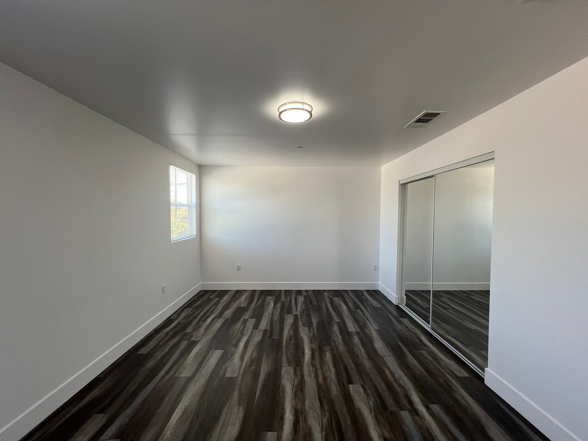 Building Photo - 6734 Irvine Ave