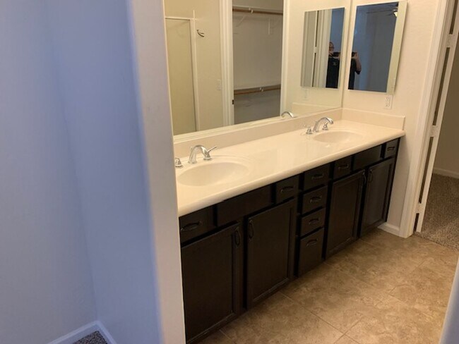 Building Photo - Condo in walking distance to downtown Chandler