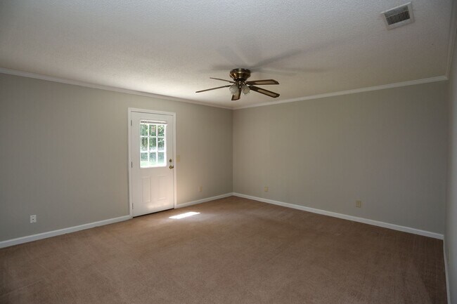Building Photo - 3 Bedroom at Countryside