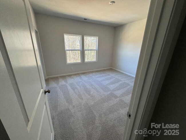 Building Photo - 2328 Donnelly Hls Ln