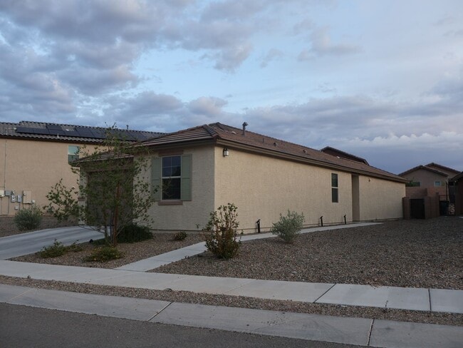 Building Photo - 9020 E Pantano Bluff Dr